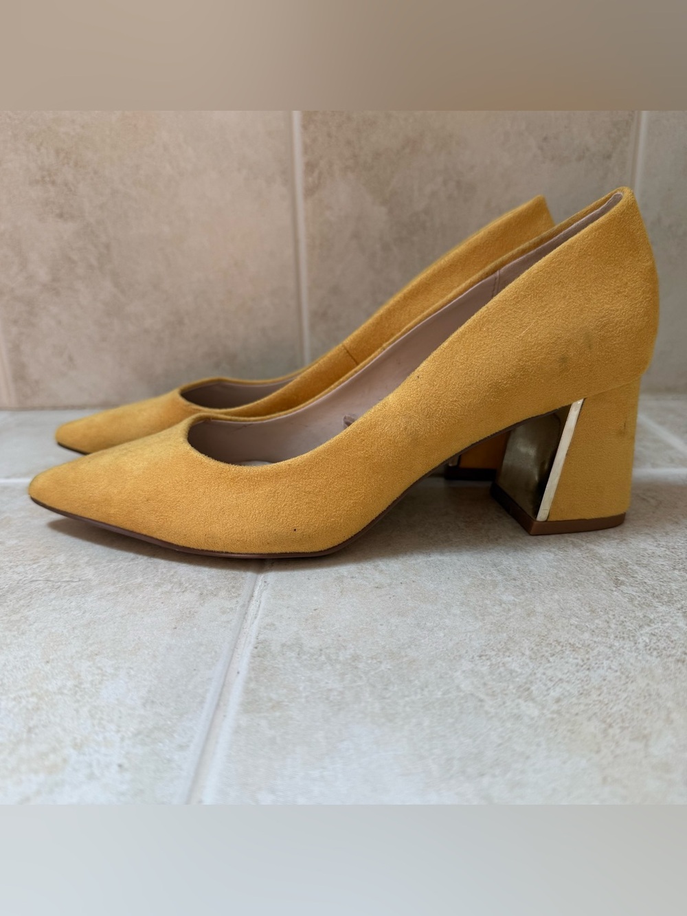 ZARA Size 36 yellow suede heel with gold detail